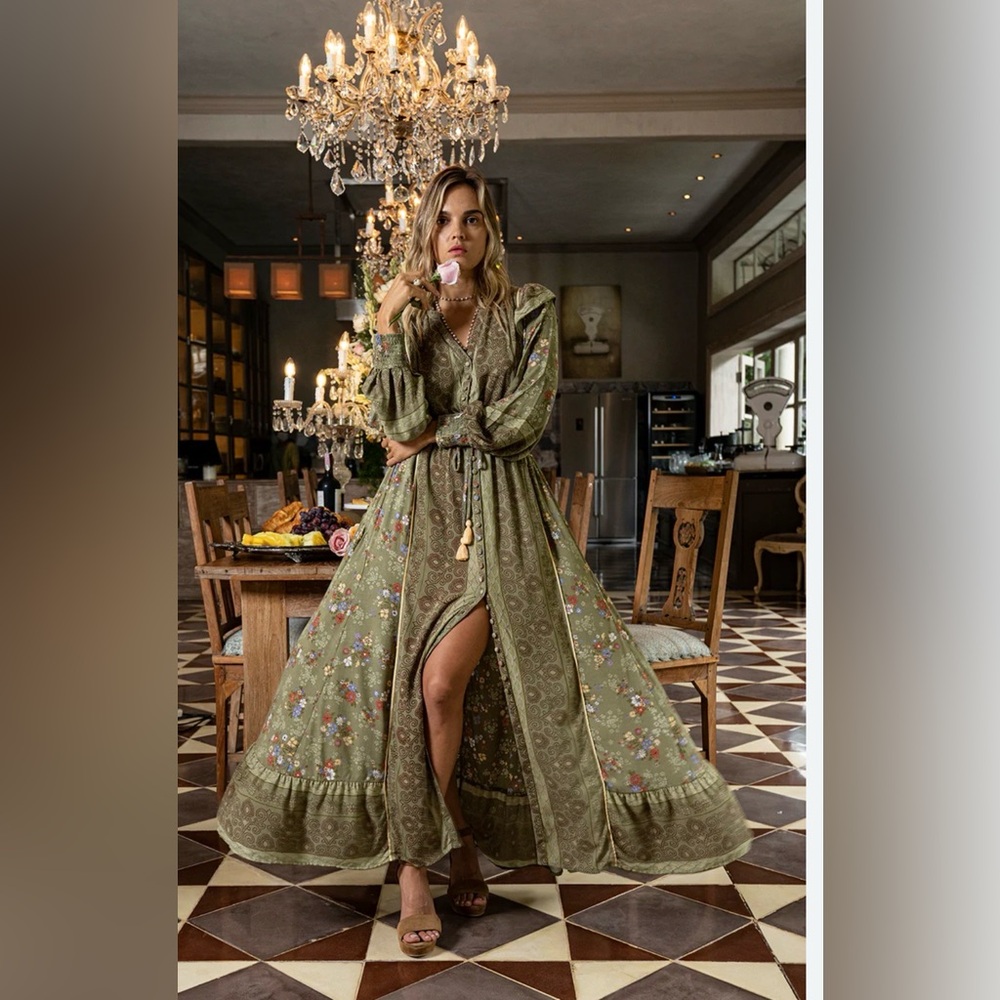 Tulle & Batiste Grace Maxi dress in Olive, 100%
Rayon Crepe Handmade - Picture 2 of 9